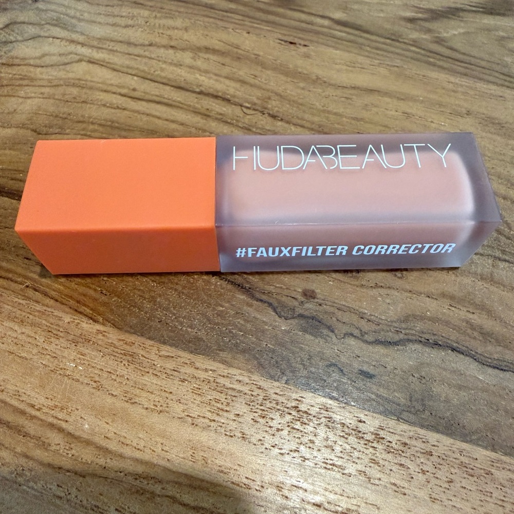 HUDA BEAUTY Faux Filter Corrector - Peach